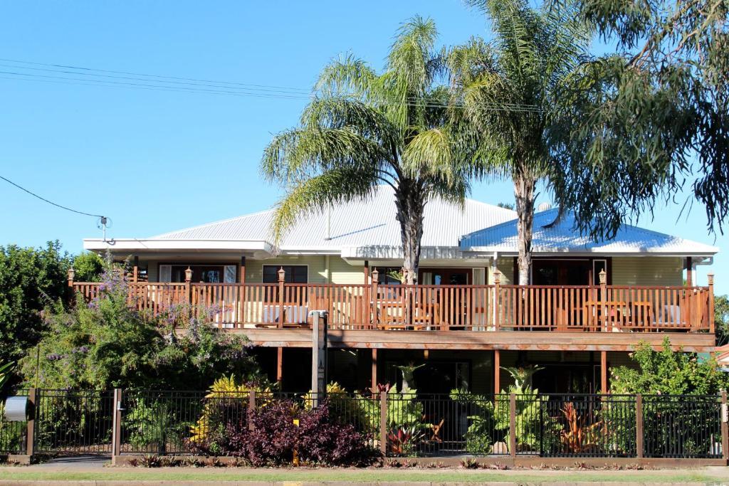 Aparthotel Five 3 Five Urangan Exterior foto
