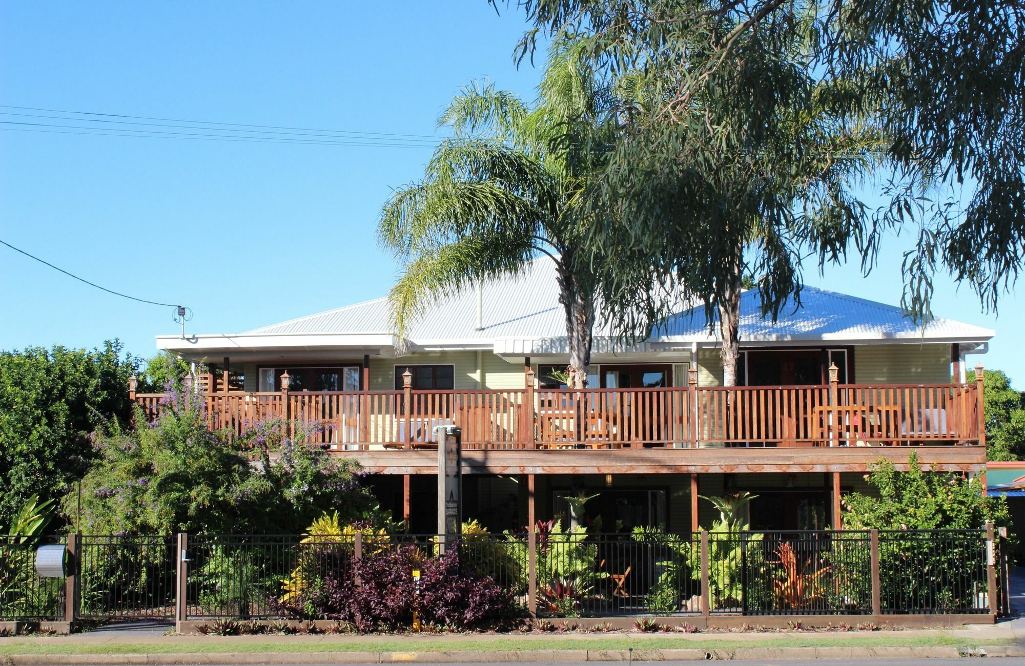 Aparthotel Five 3 Five Urangan Exterior foto